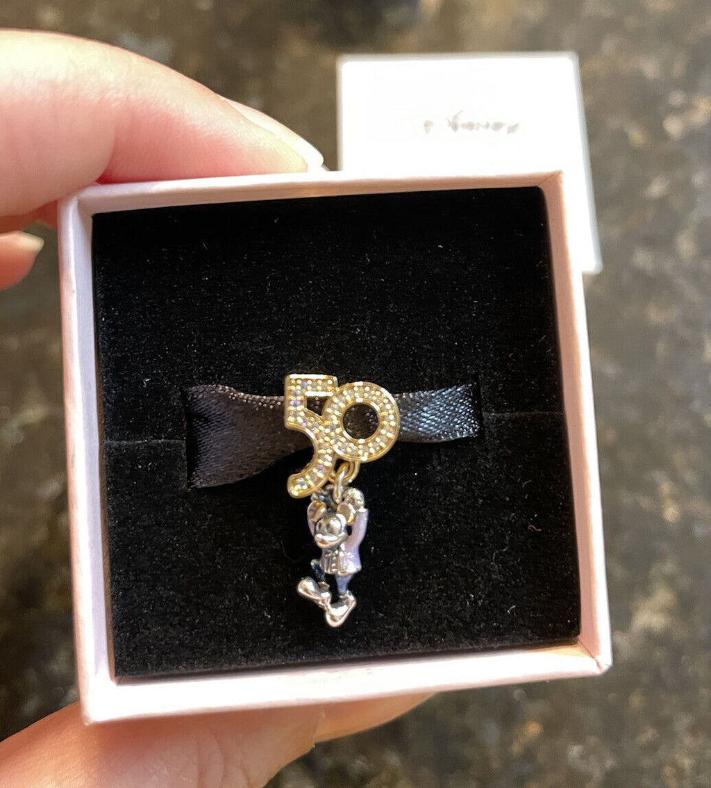 Charm pendente aniversário de 50 anos do Mickey Mouse dos parques